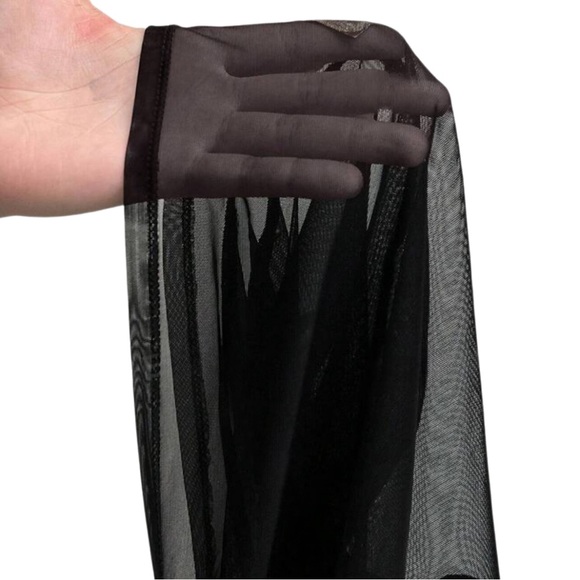 PLUS Mesh Crop 🖤 - Picture 3 of 4